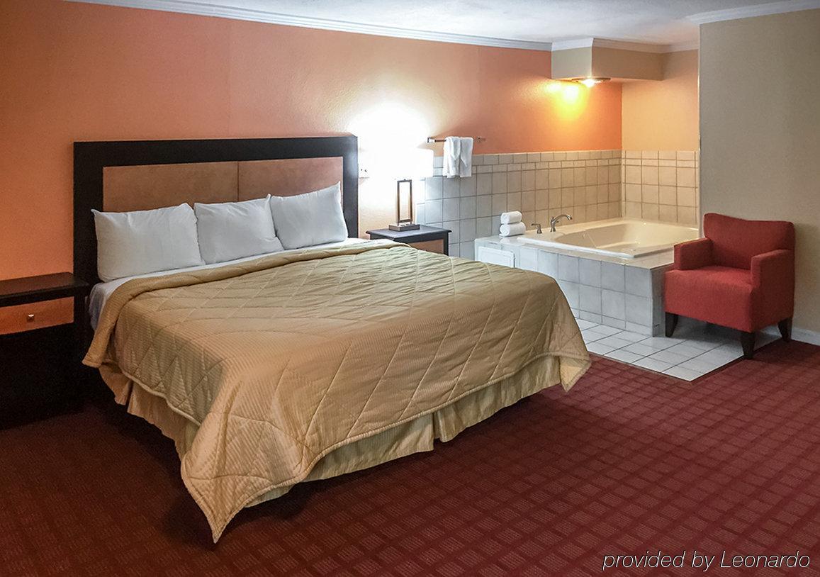 Rodeway Inn West Dodge Omaha Esterno foto