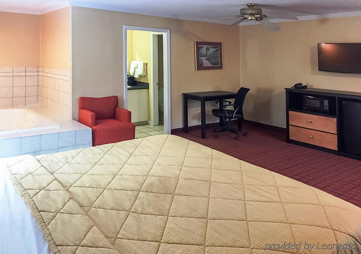 Rodeway Inn West Dodge Omaha Esterno foto