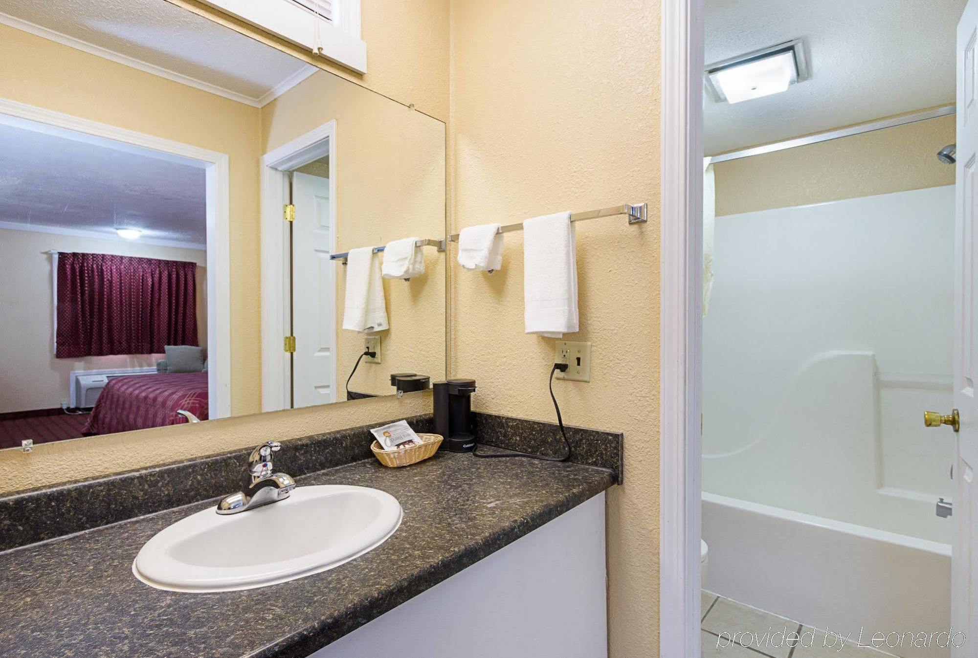 Rodeway Inn West Dodge Omaha Esterno foto