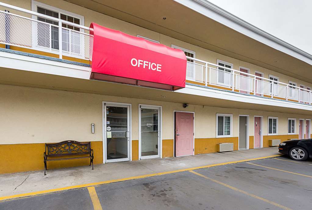 Rodeway Inn West Dodge Omaha Esterno foto