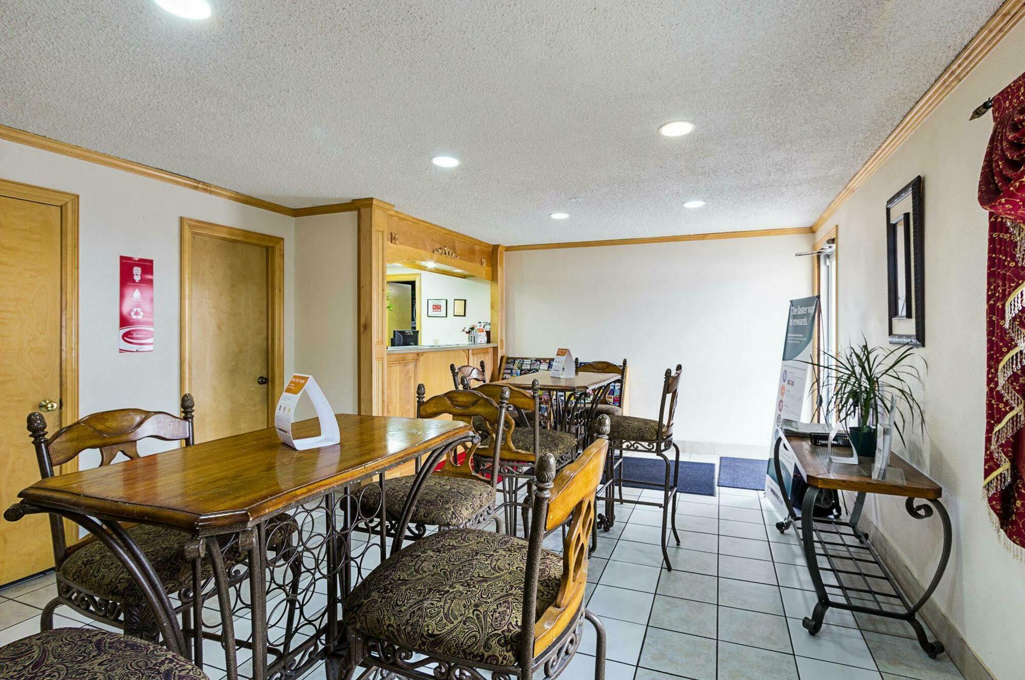 Rodeway Inn West Dodge Omaha Esterno foto