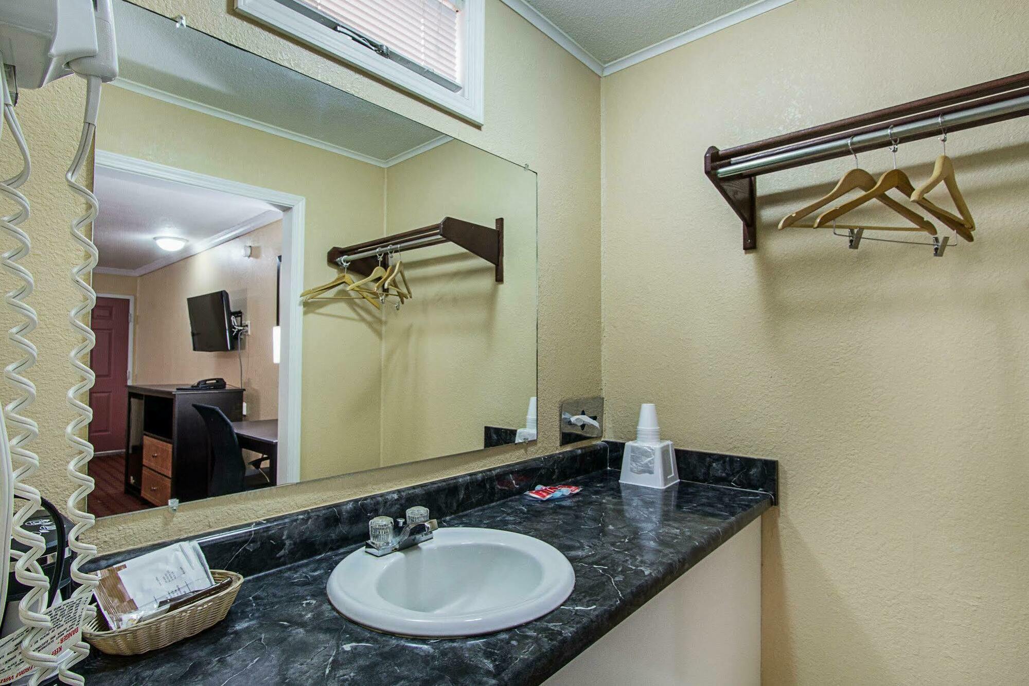 Rodeway Inn West Dodge Omaha Esterno foto